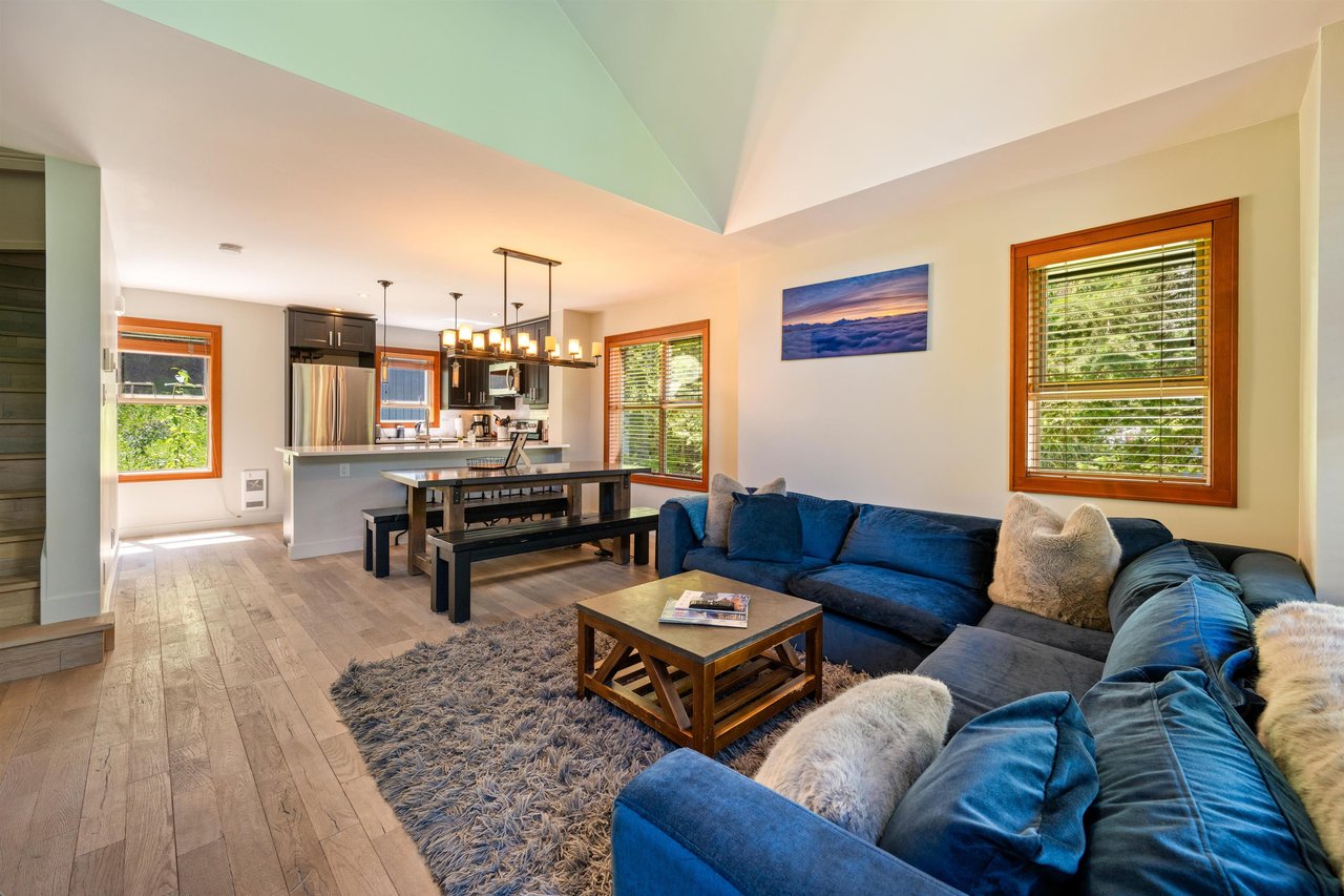 4-4661 Blackcomb Wy