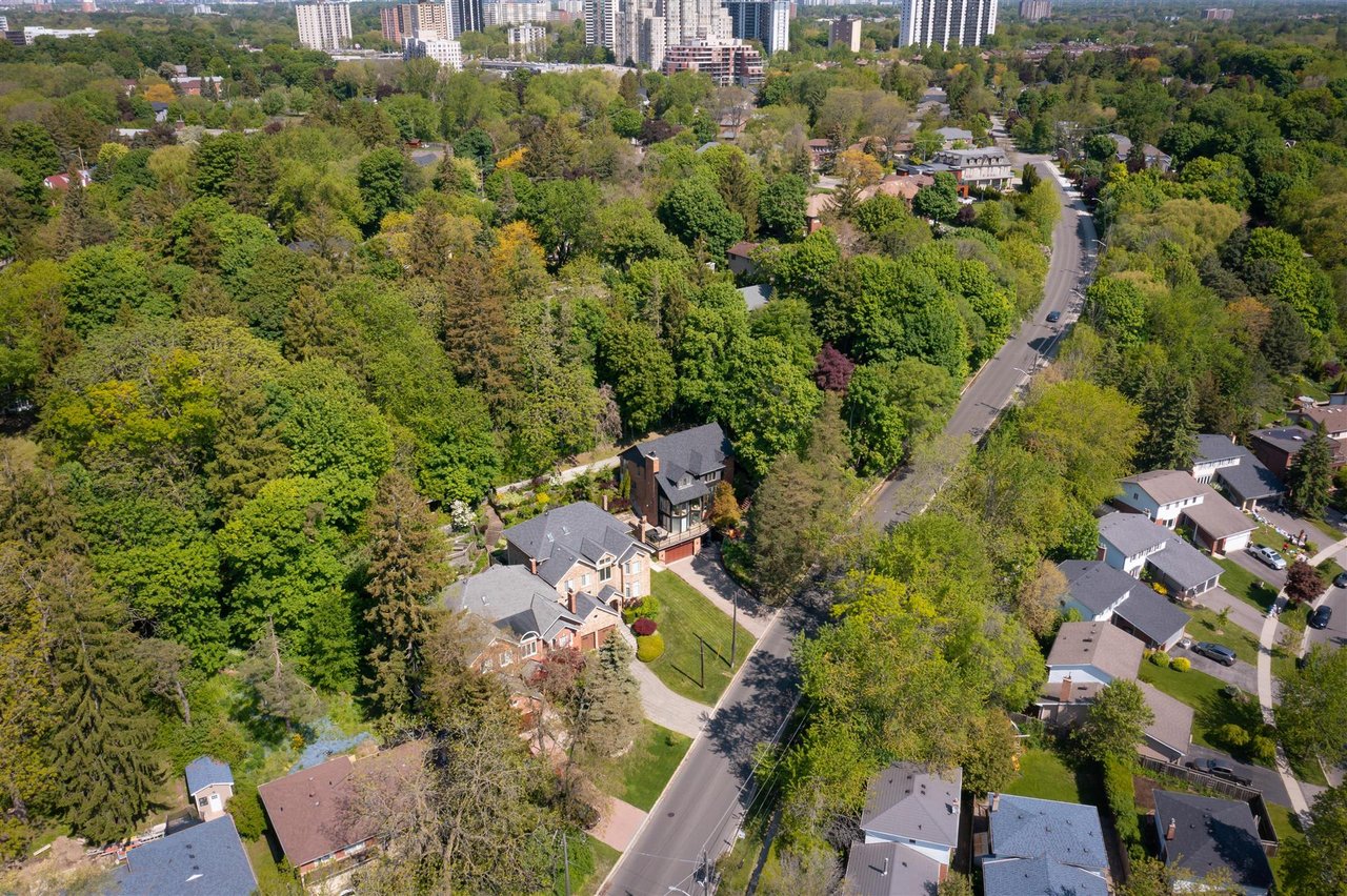 26 Bethune Blvd