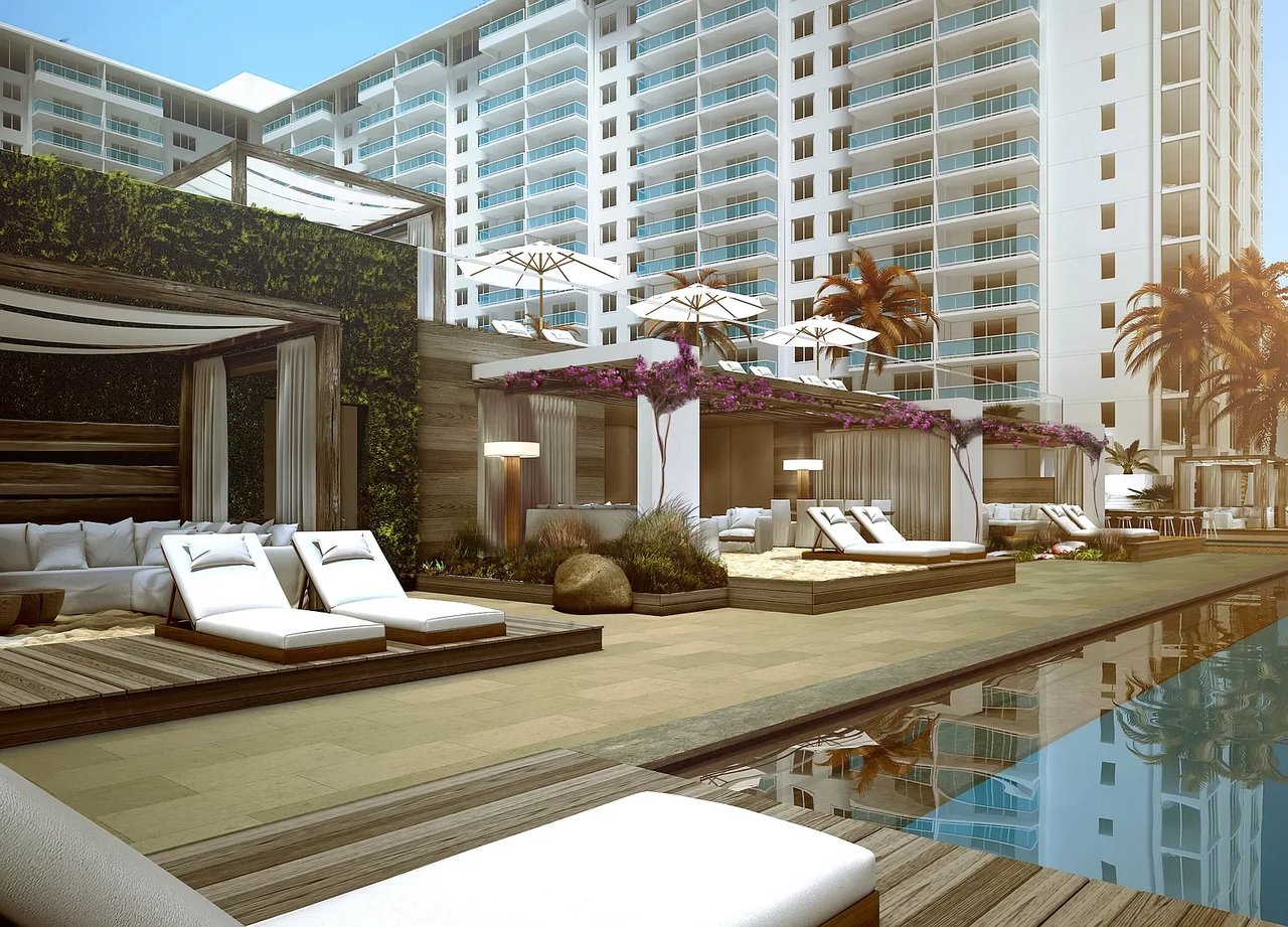 2399 Collins Ave