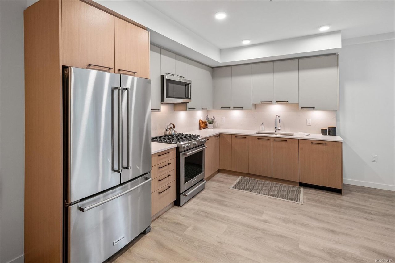 107-7162 West Saanich Rd, Central Saanich