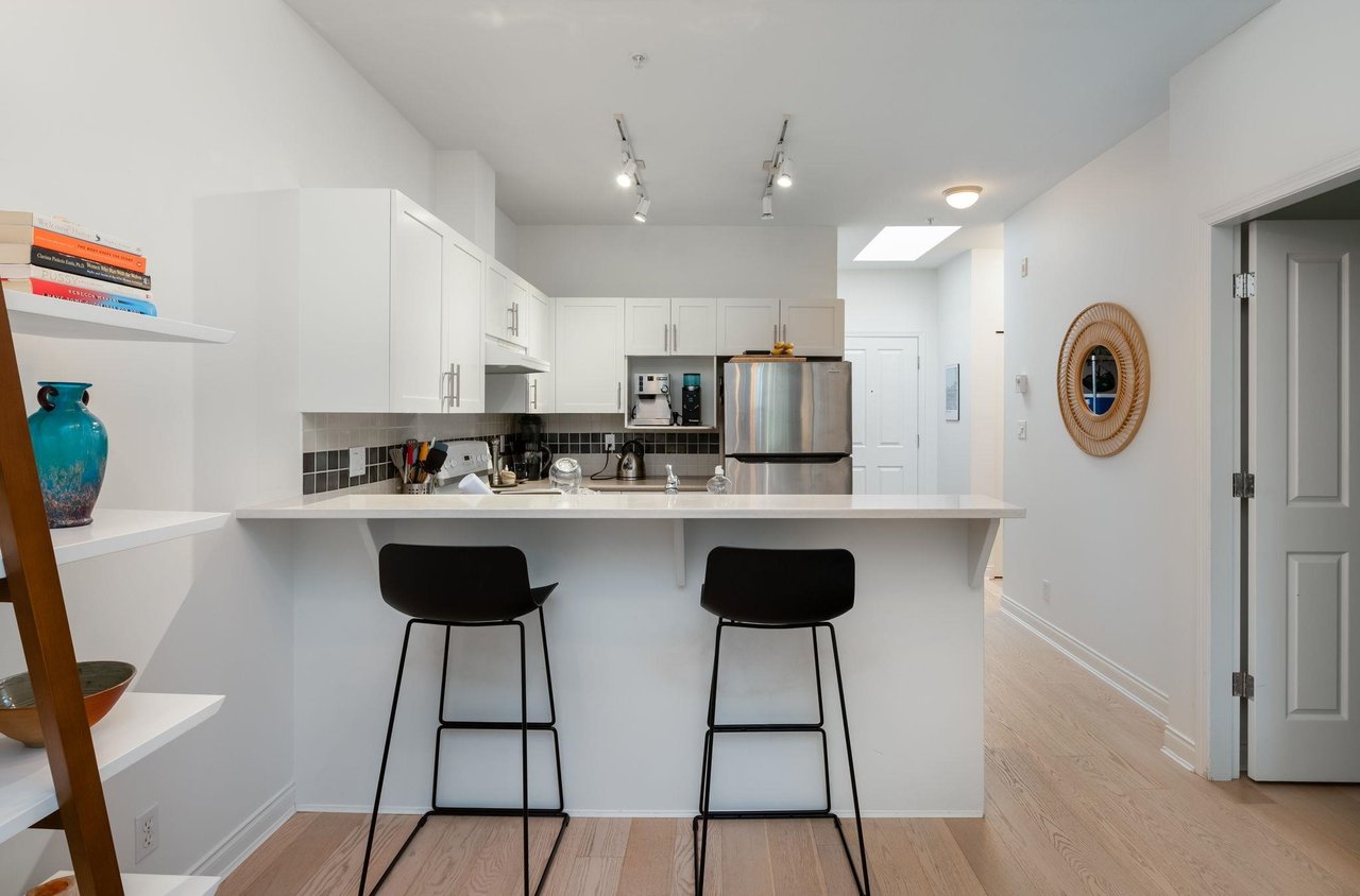 301-1675 W 10th Ave
