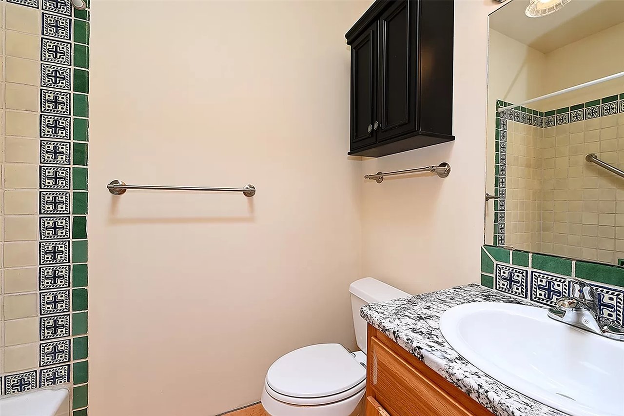 3246 La Paz Ln