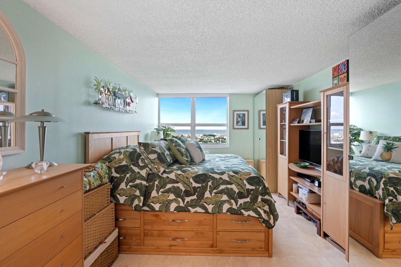 650 West Ave Unit: 2102