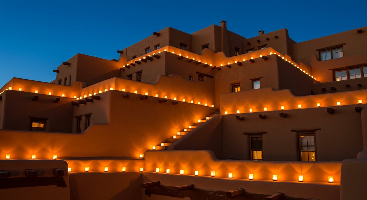 Santa Fe Style – Flat Roofs, Blue Doors, Soft Lines, Stepped Building
