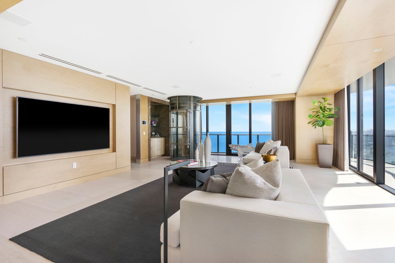 Regalia Sunny Isles PH 43