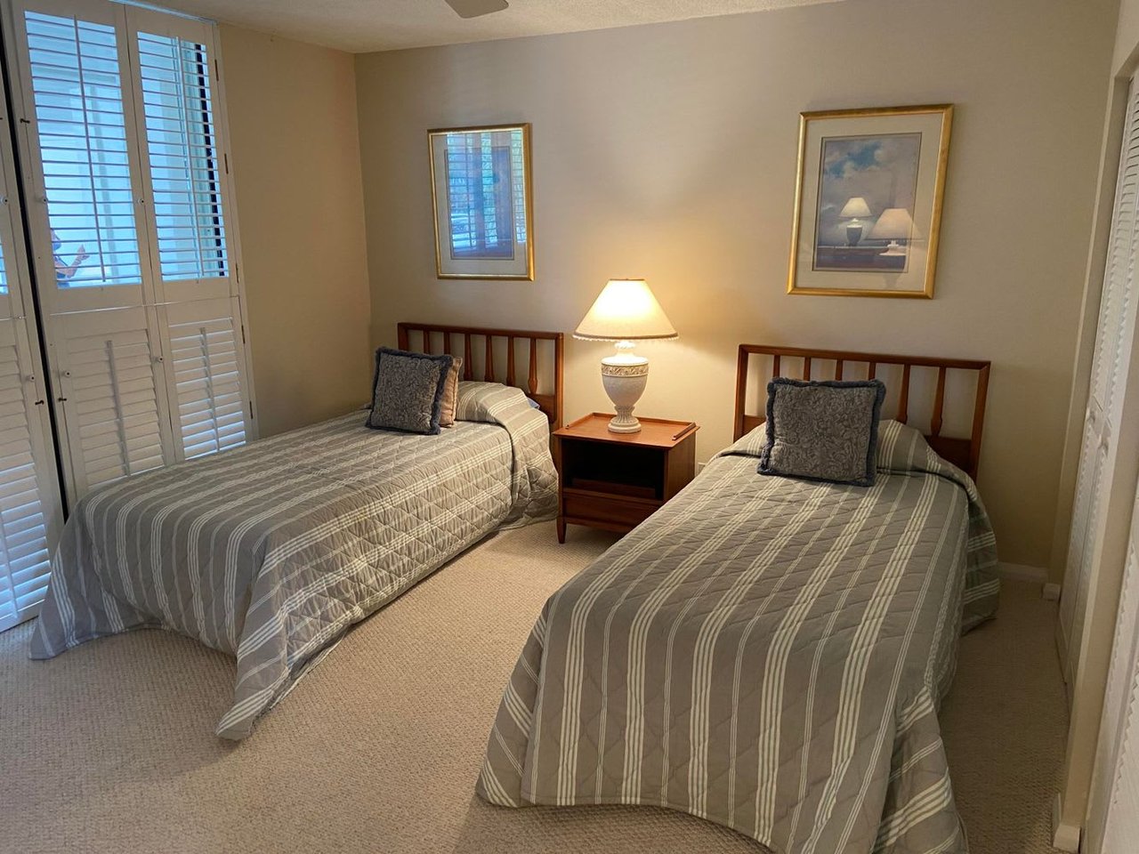 122 Lakeshore Drive #2320