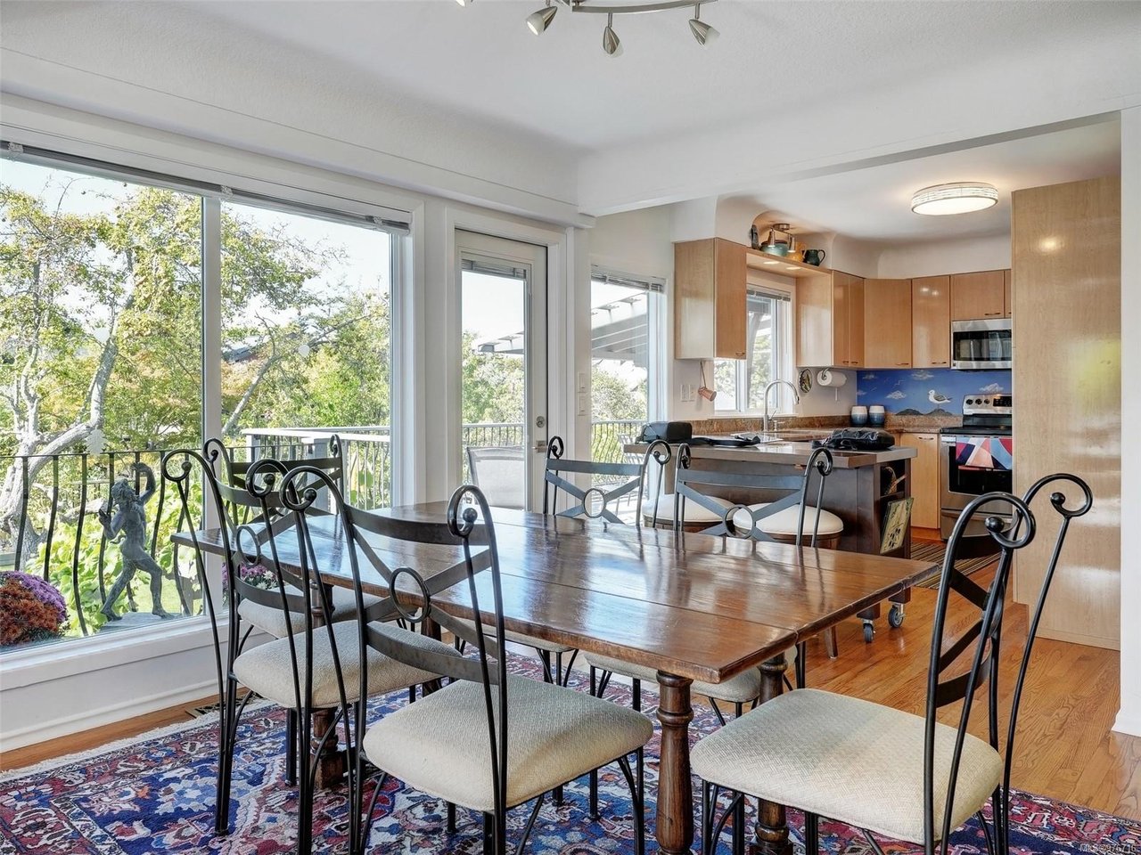 2105 Lorne Terr