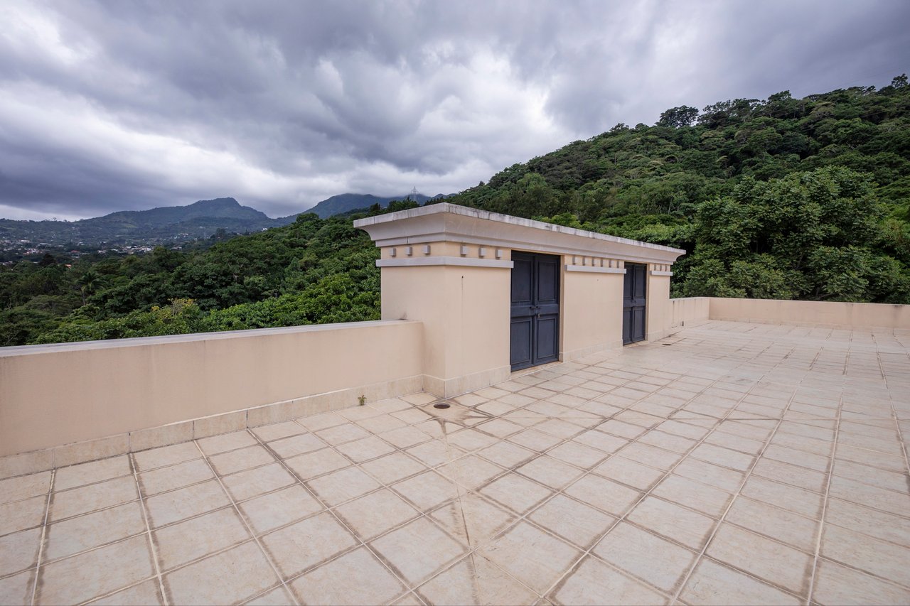 Premier Panoramic City View Penthouse, Escazu, San Jose