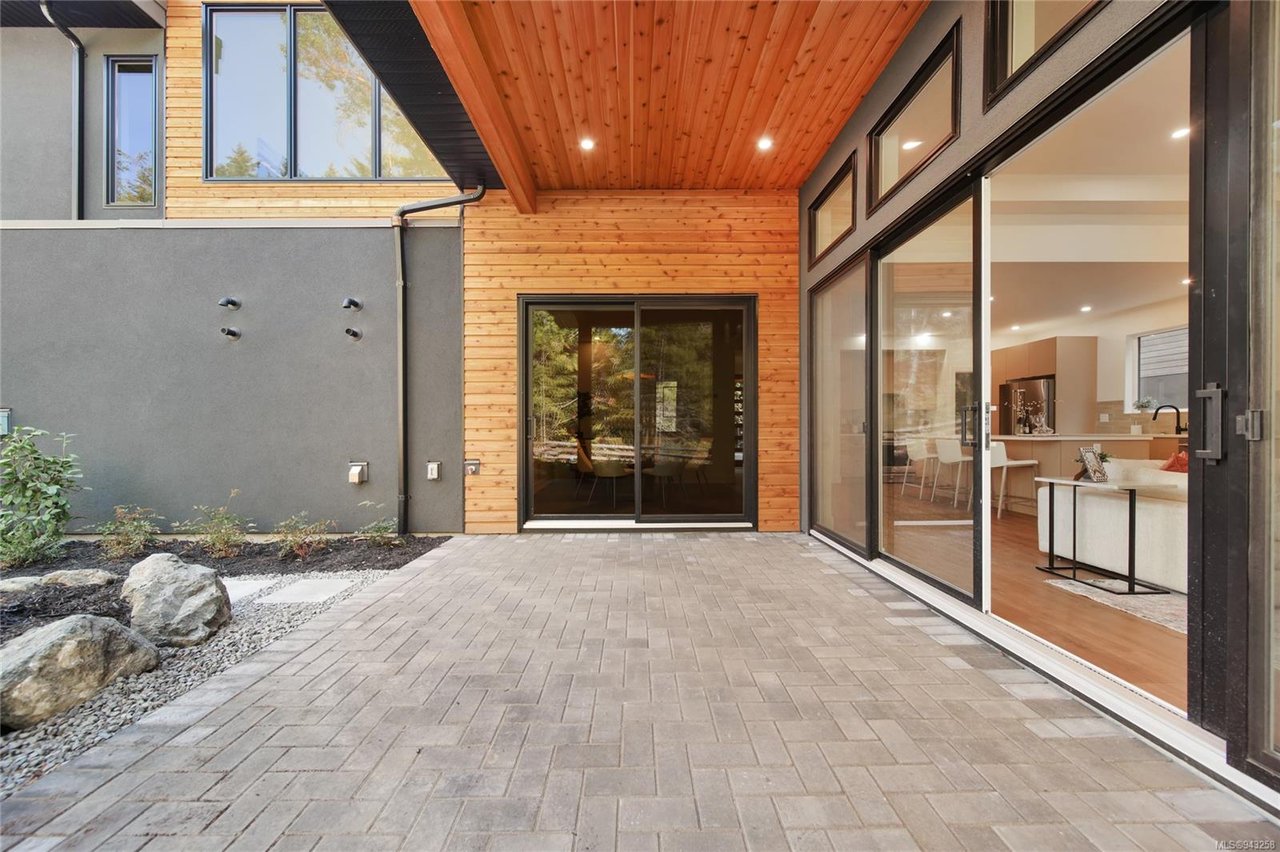 3905 Olympian Wy