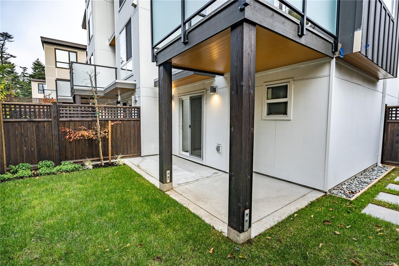 3-1052 Tillicum Rd, Saanich