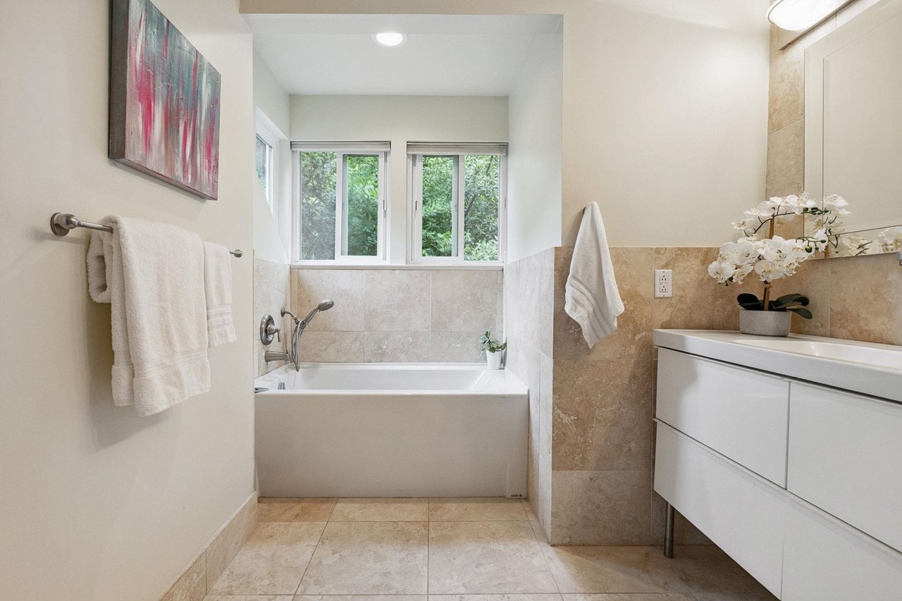 6820 Hycroft Road, West Vancouver