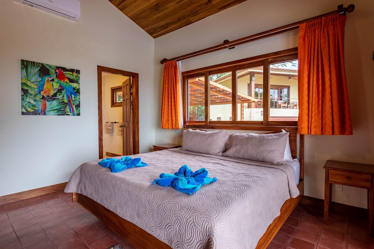 Solar Powered Ocean View Estate, Dominical, Puntarenas