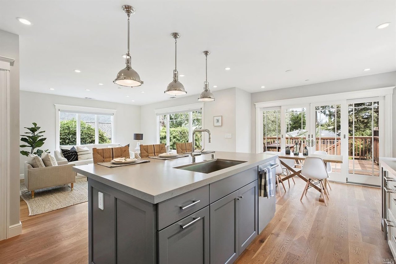 7 Ash Ave