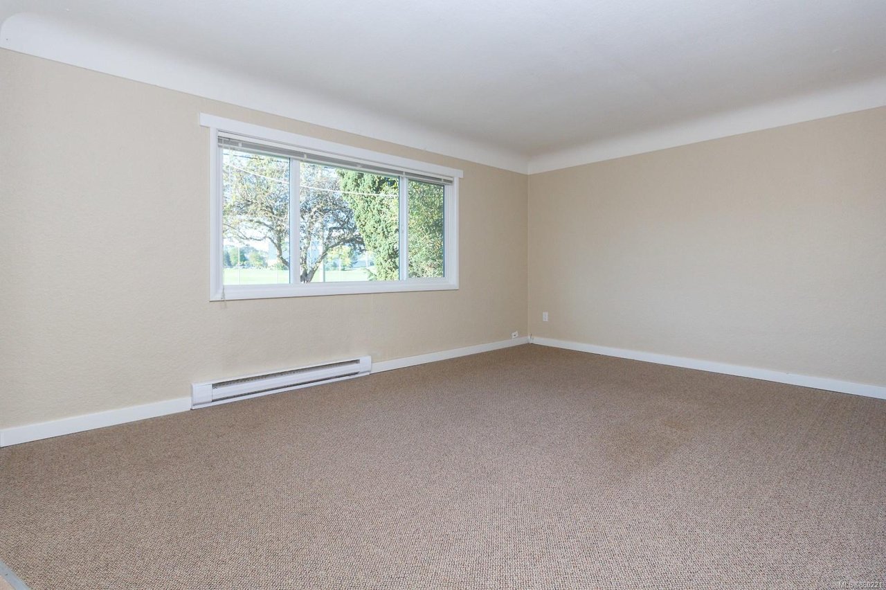 872 Old Esquimalt Rd