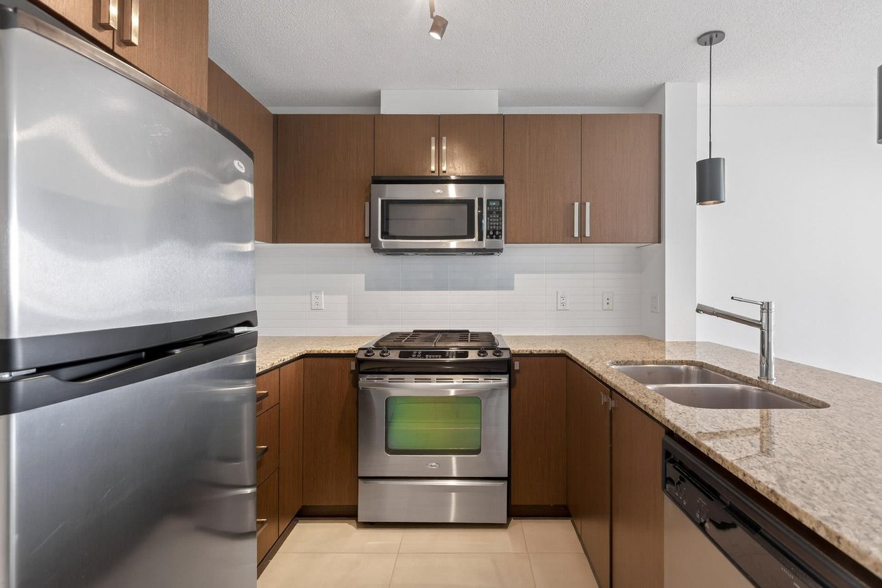 2203-9868 Cameron St