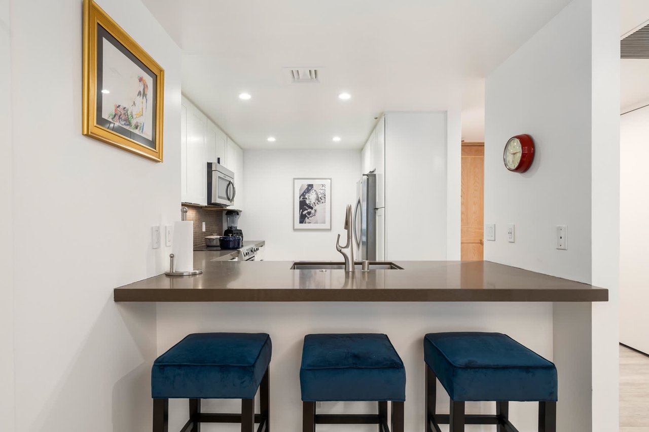 The Dorchester #501, Wilshire Corridor