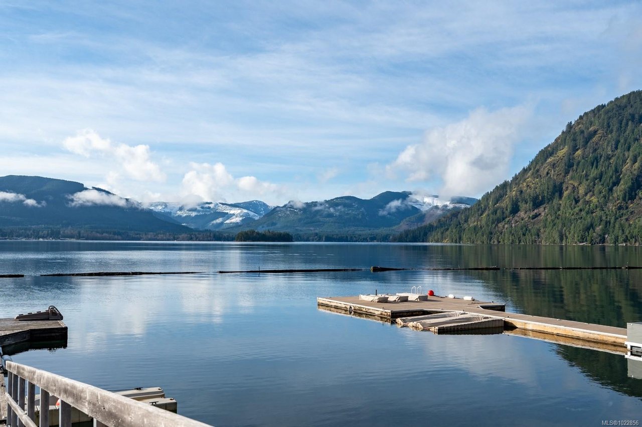 7364 Lakefront Dr, Lake Cowichan