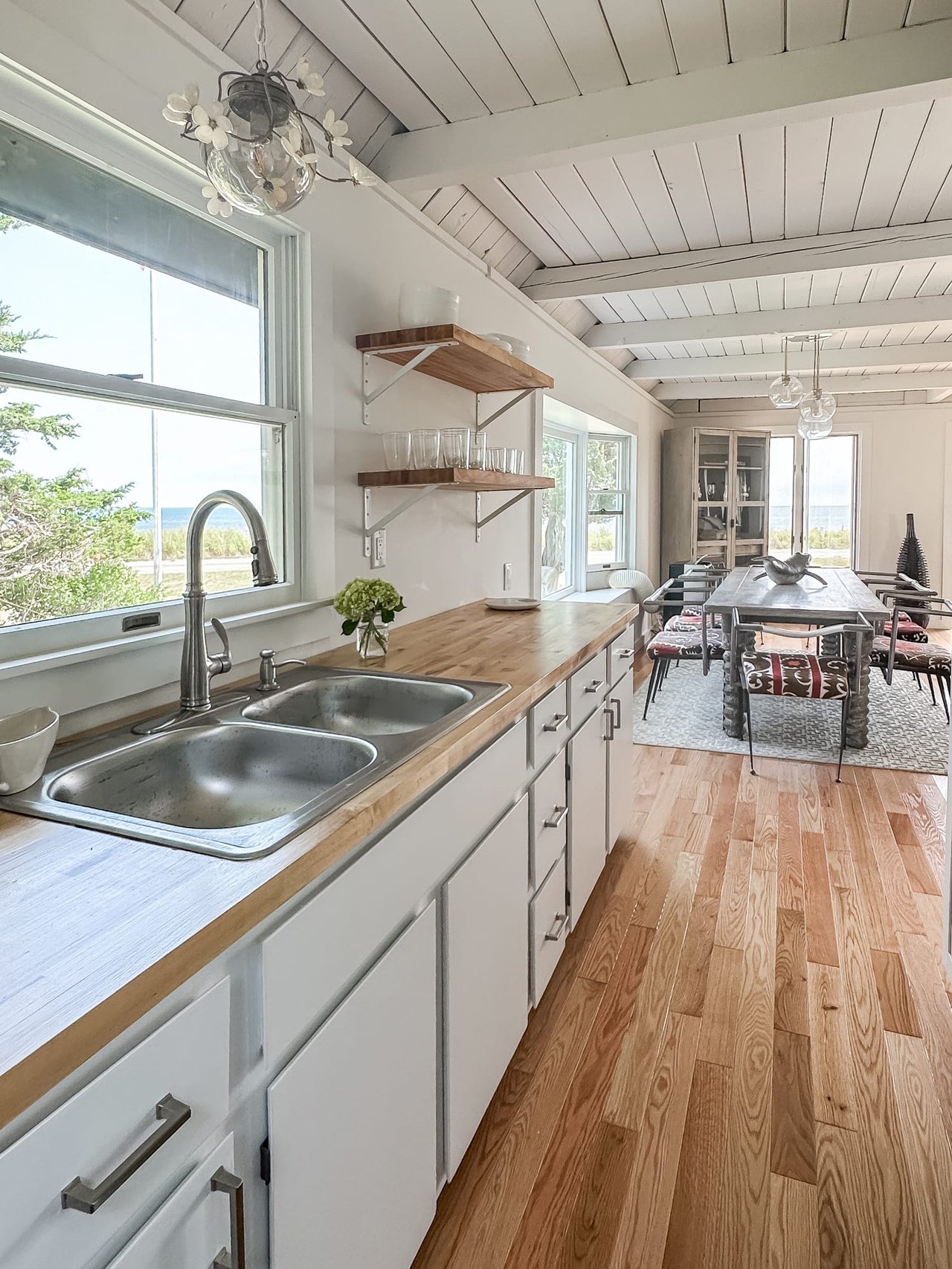 Luxurious East Chop Cottage