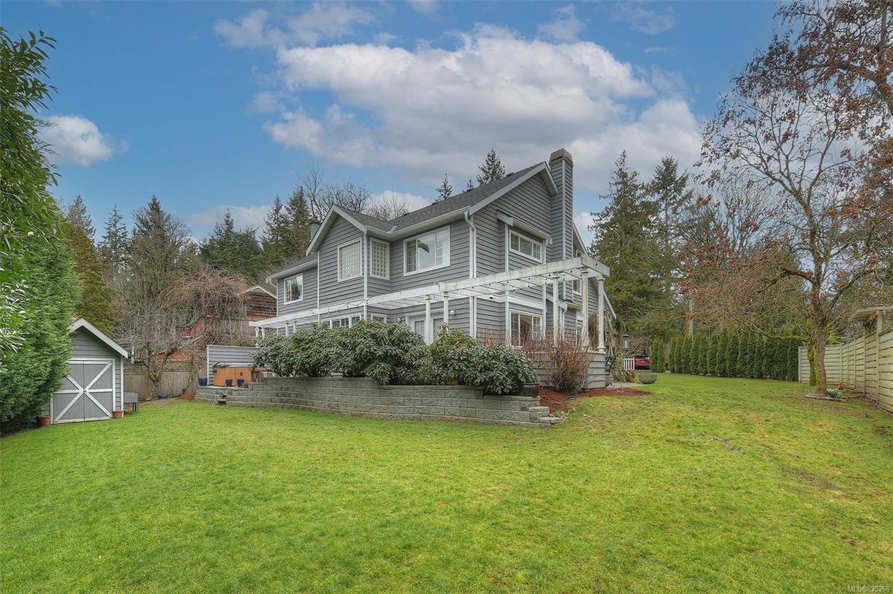 751 Helvetia Cres