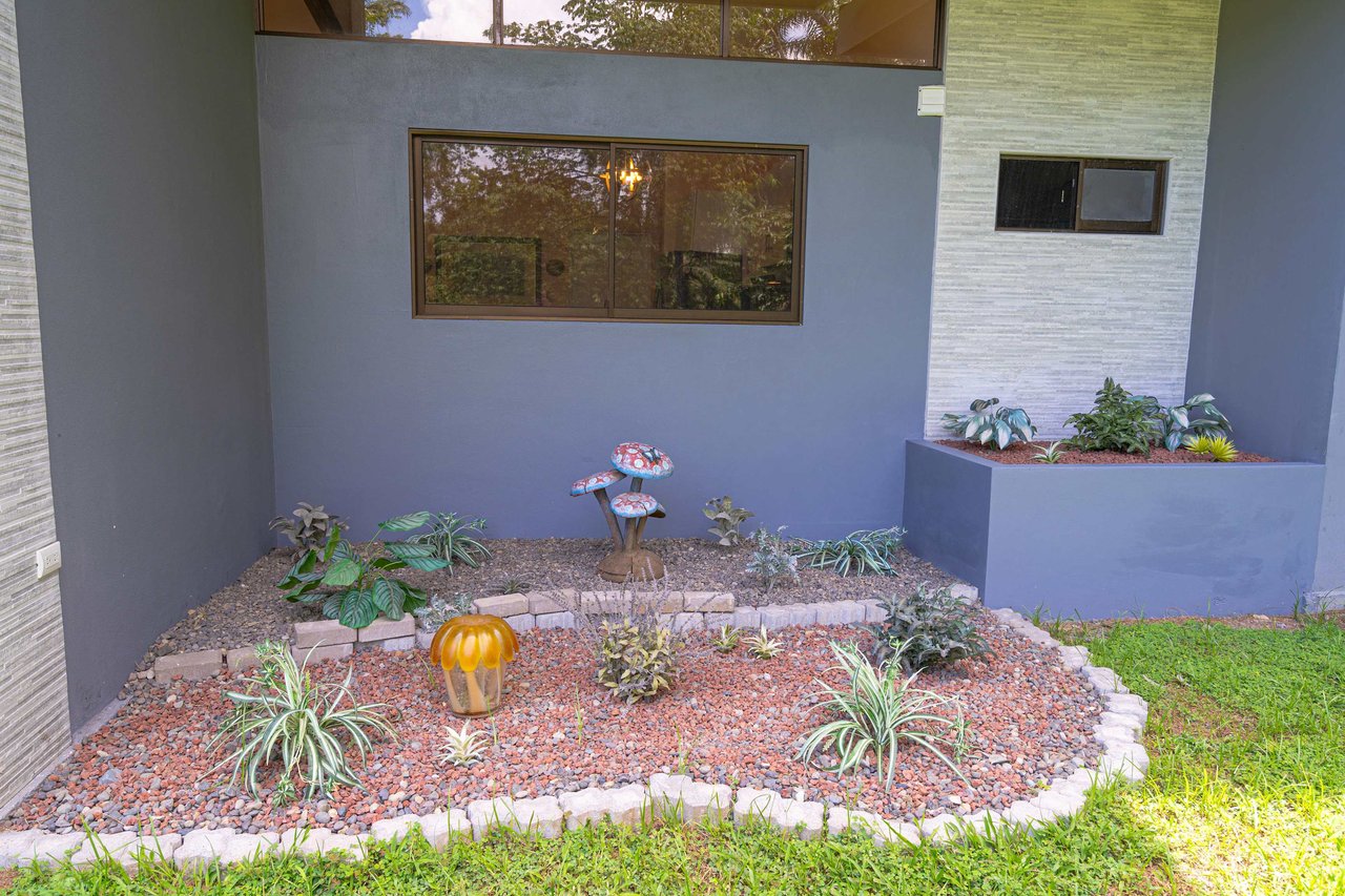 Three home stunning estate close to Quepos