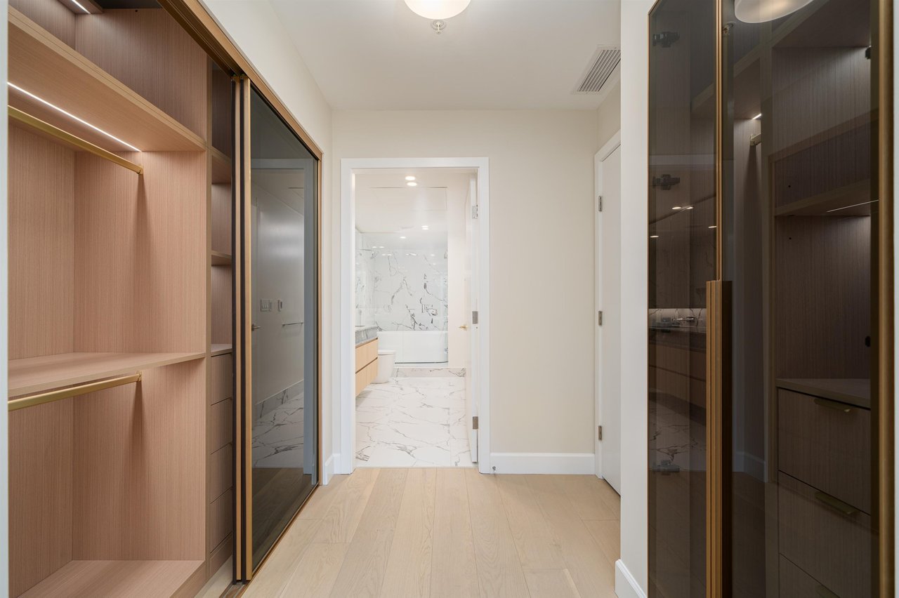 203-3668 W 10th Ave