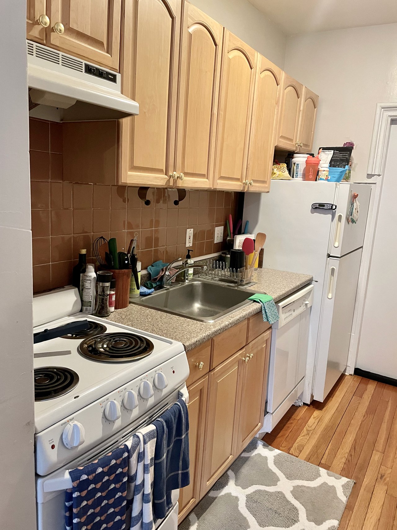 Pembroke Street - Sunny Second Floor 1 Bedroom 1 Bath with heat and hot water included! Laundry!  APRIL 1!