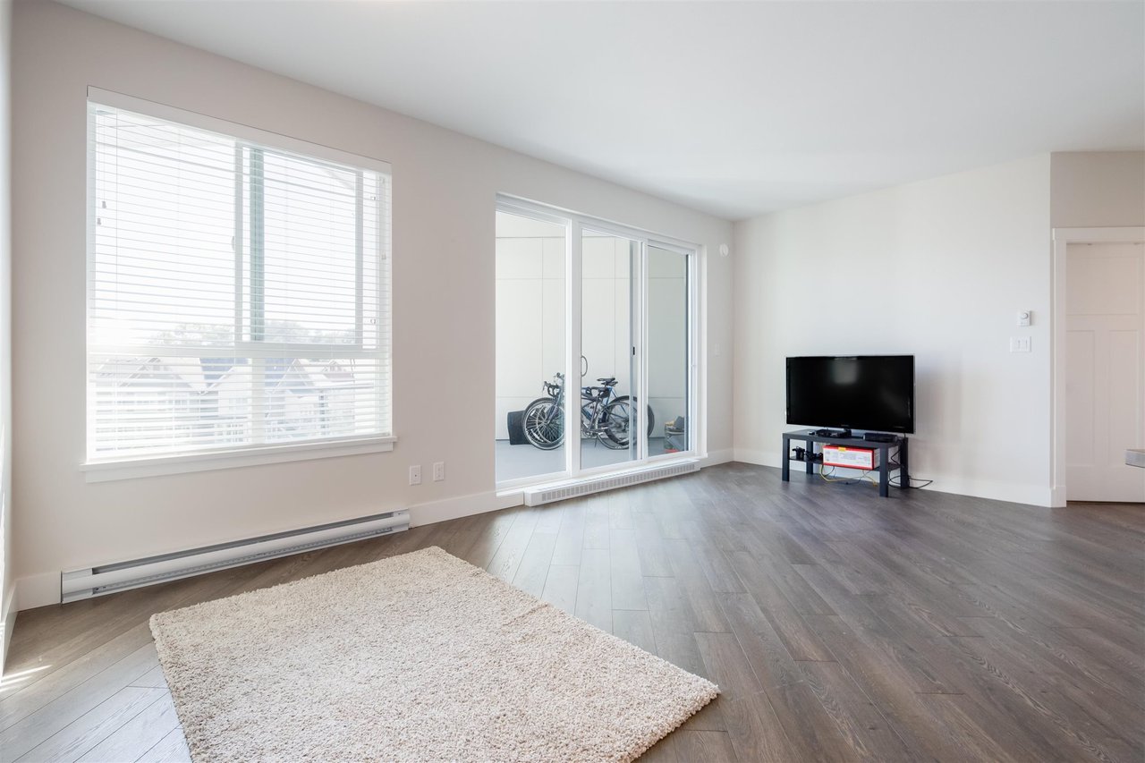 407-4690 Hawk Lane