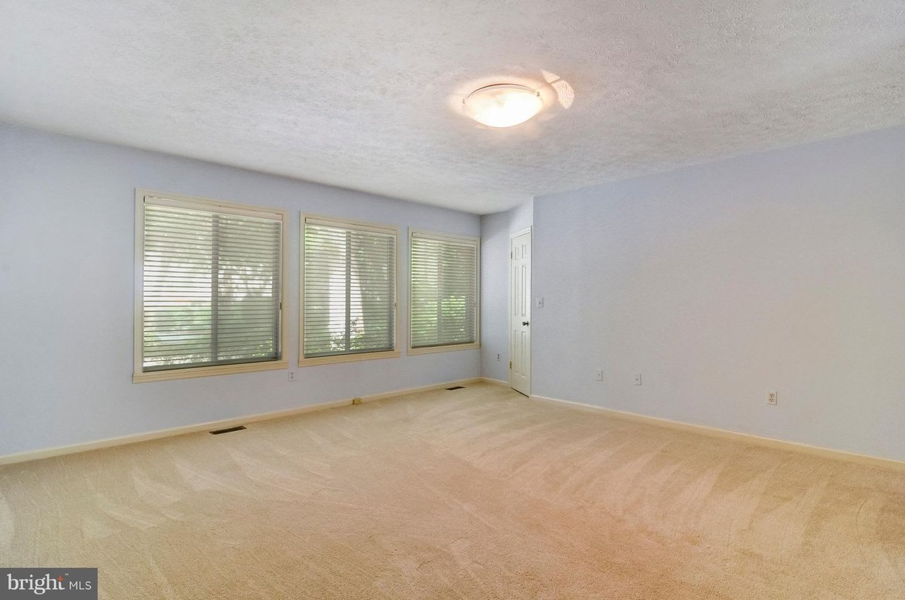 368 Broadview Ln