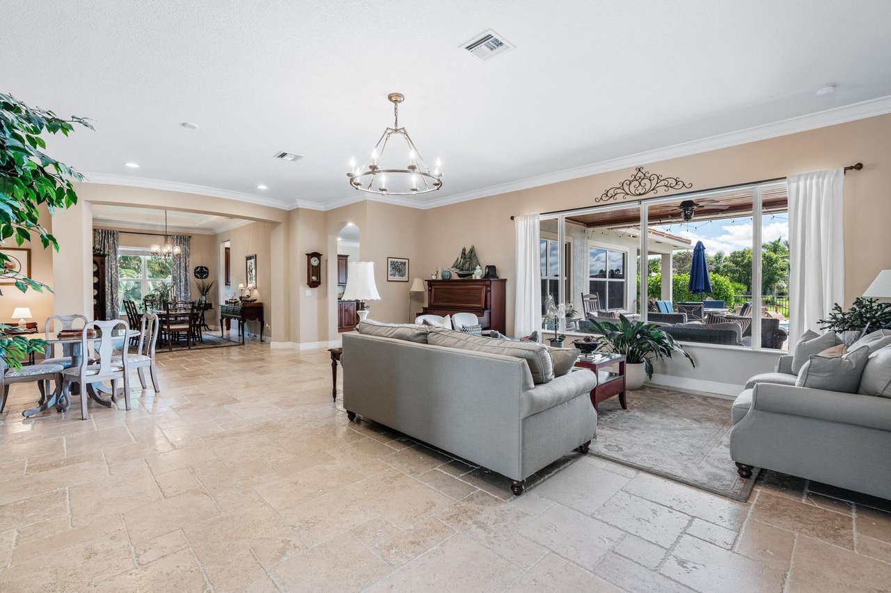 108 Manor Cir