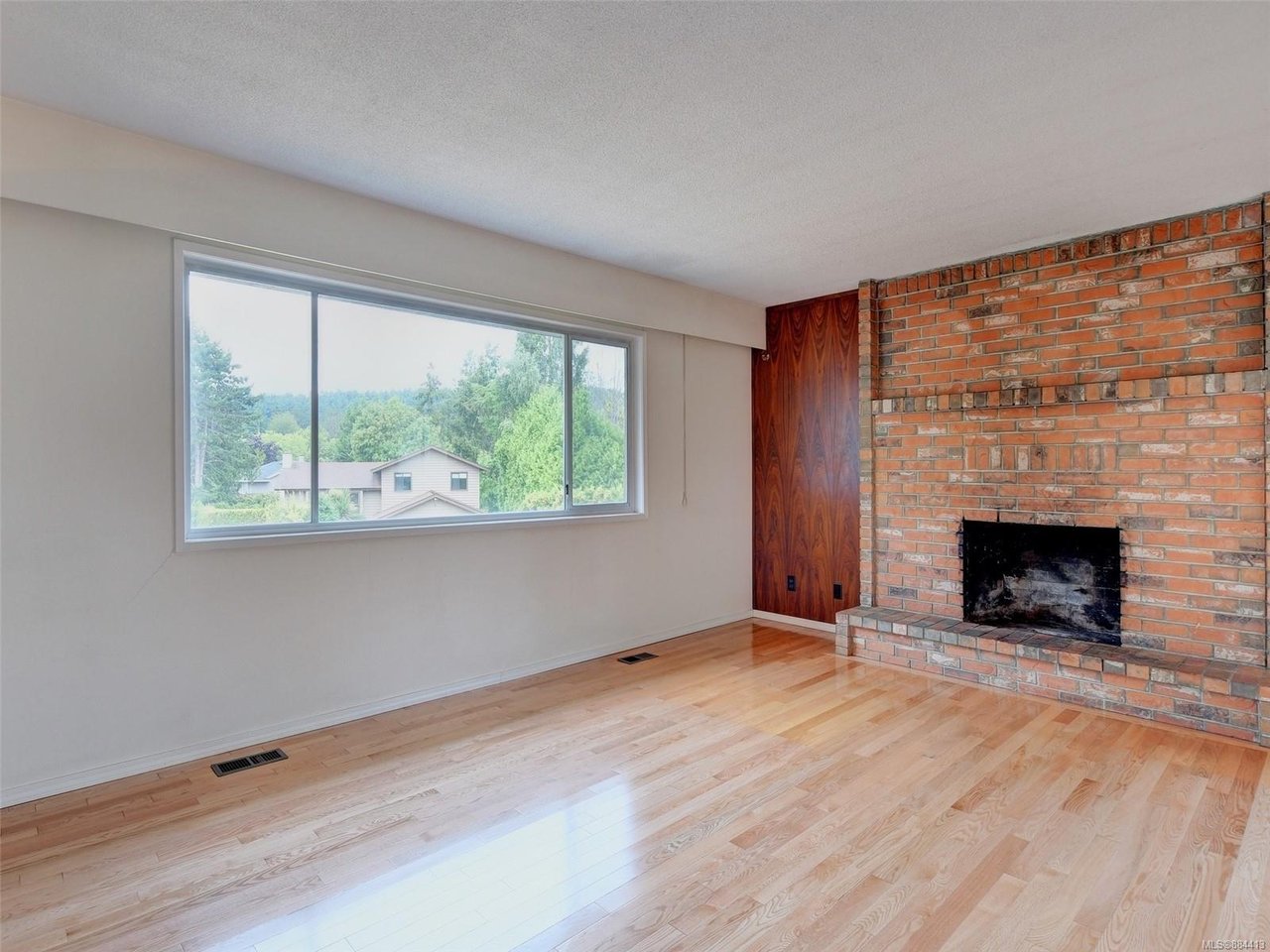 4253 Thornhill Cres