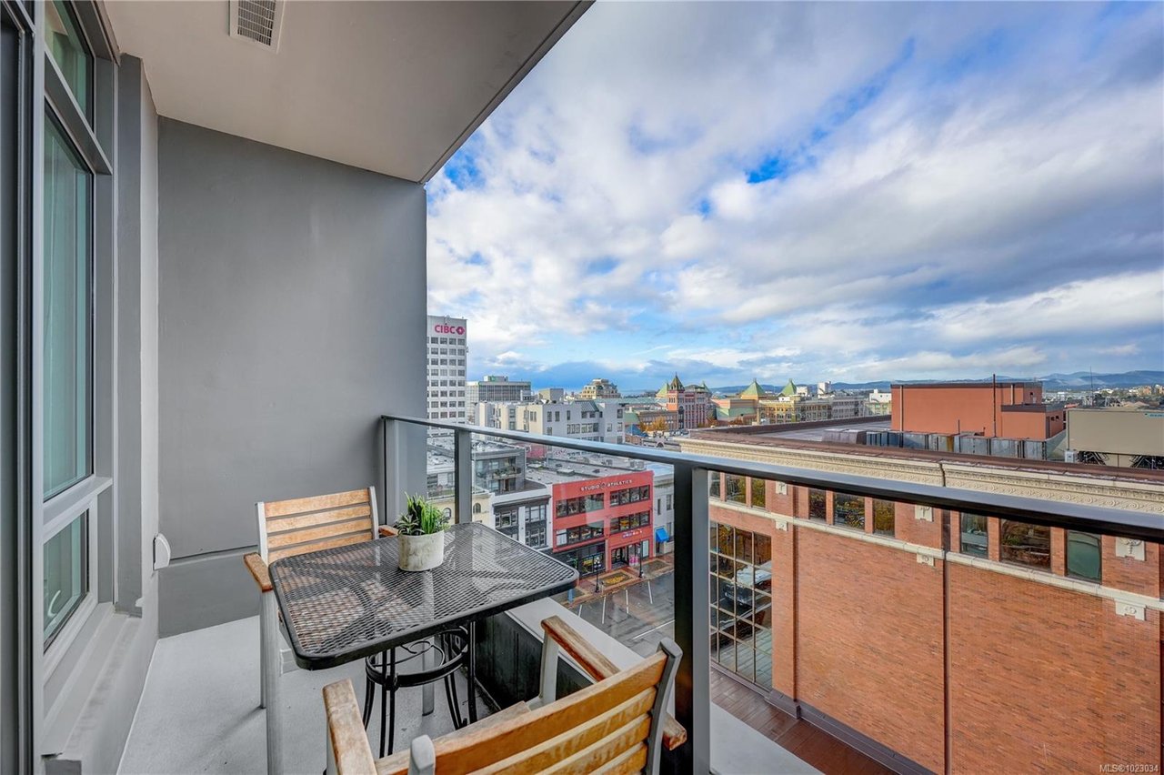 910-728 Yates St, Victoria