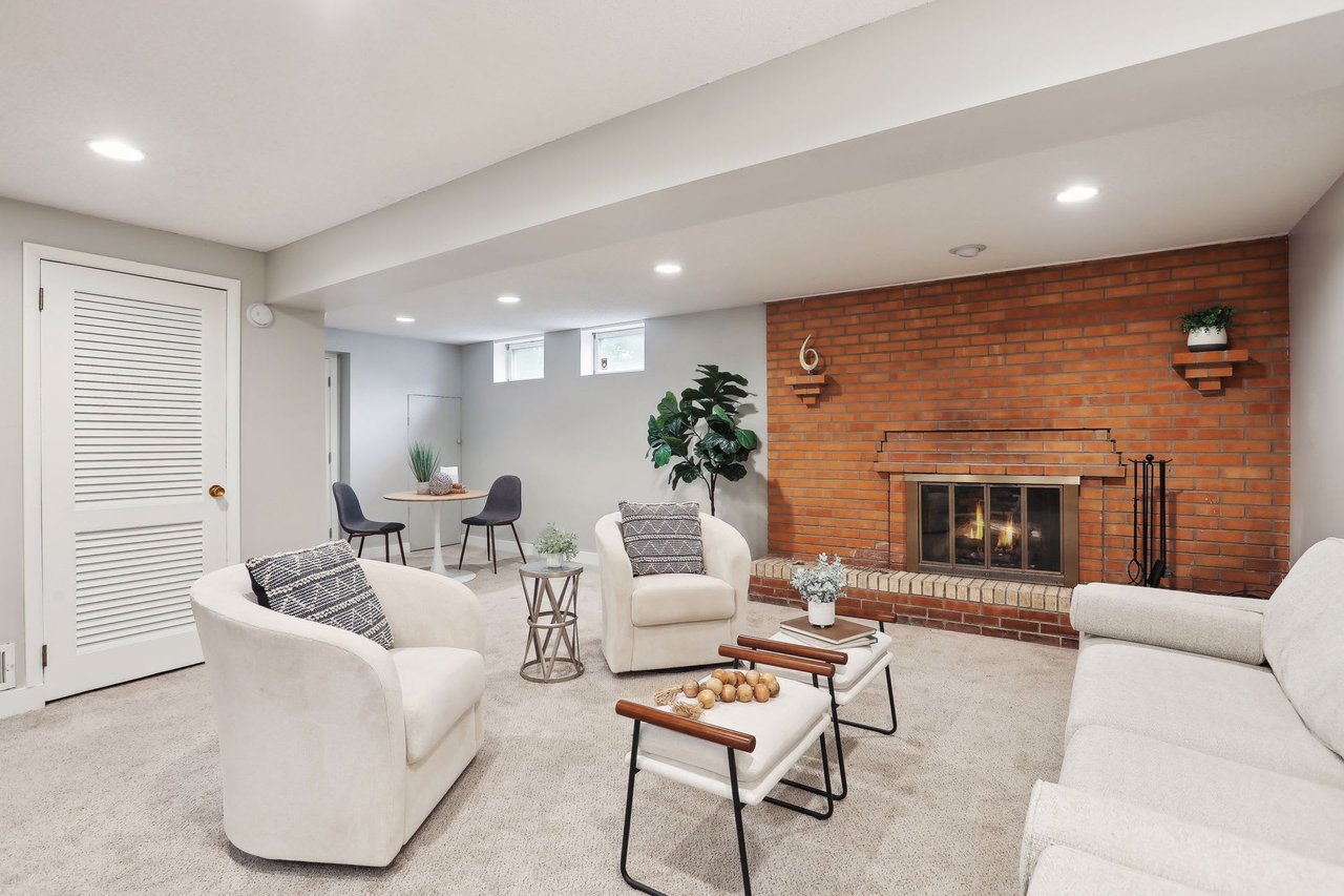 2460 Zealand Ave N, Golden Valley