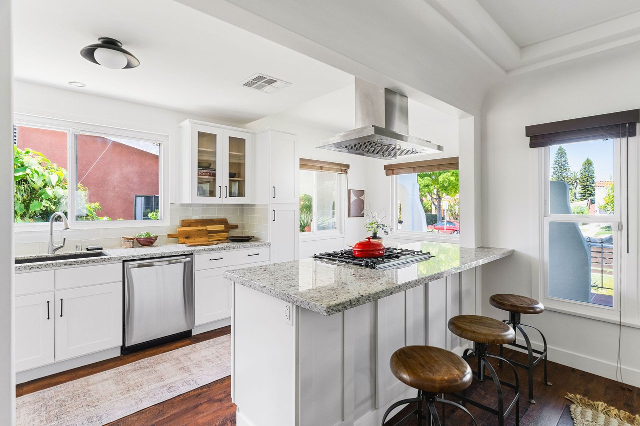2112 S Mansfield Ave, Mid Los Angeles
