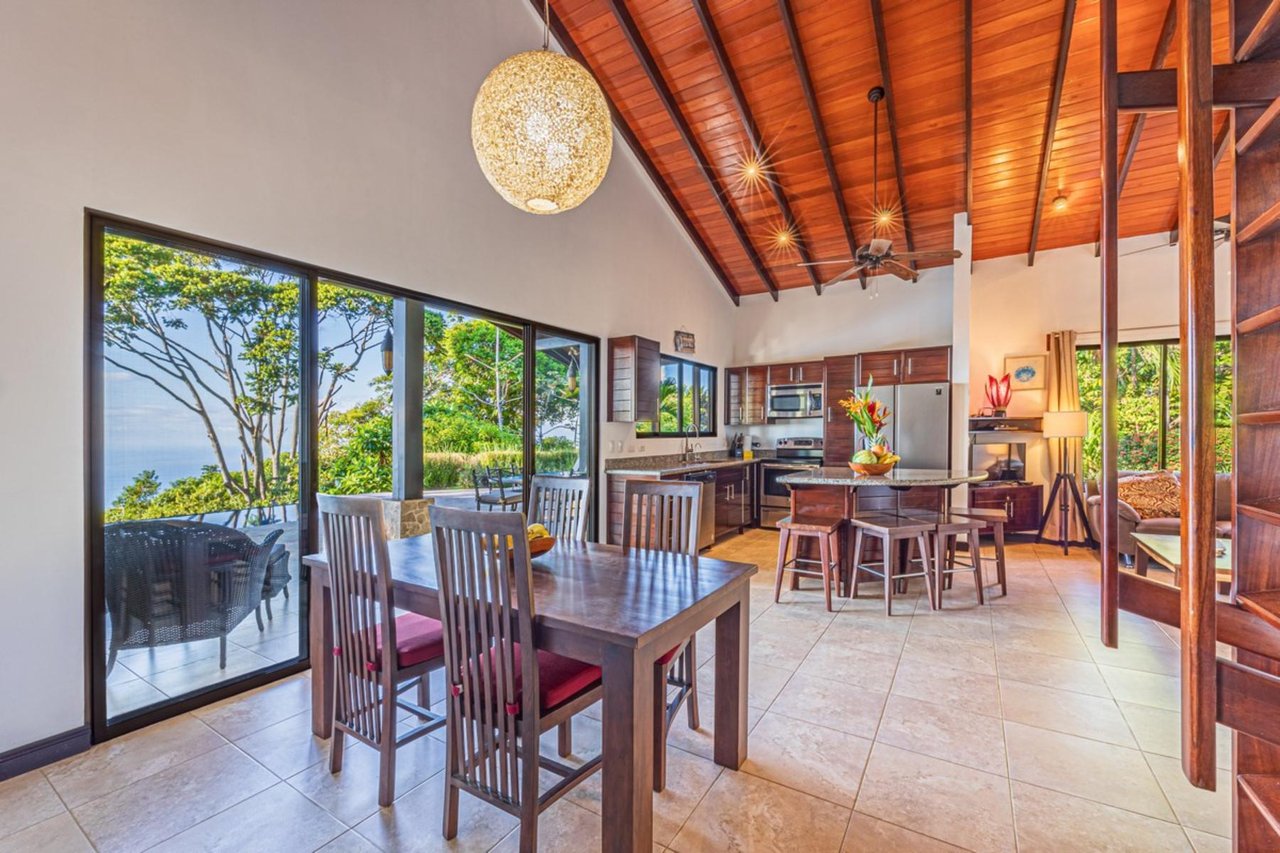 Whale Tail View Home, Dominical, Puntarenas