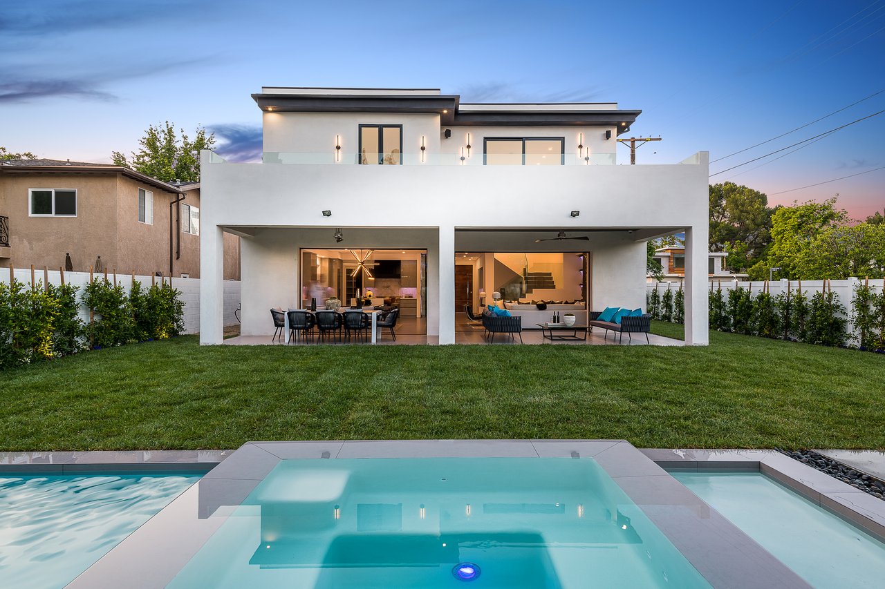 Stunning Modern Smart Home in Sherman Oaks