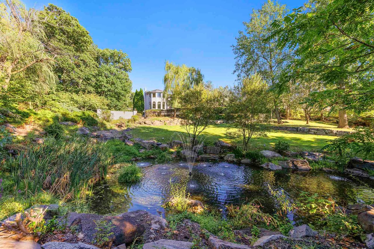 14 E Hill Ct, Cresskill