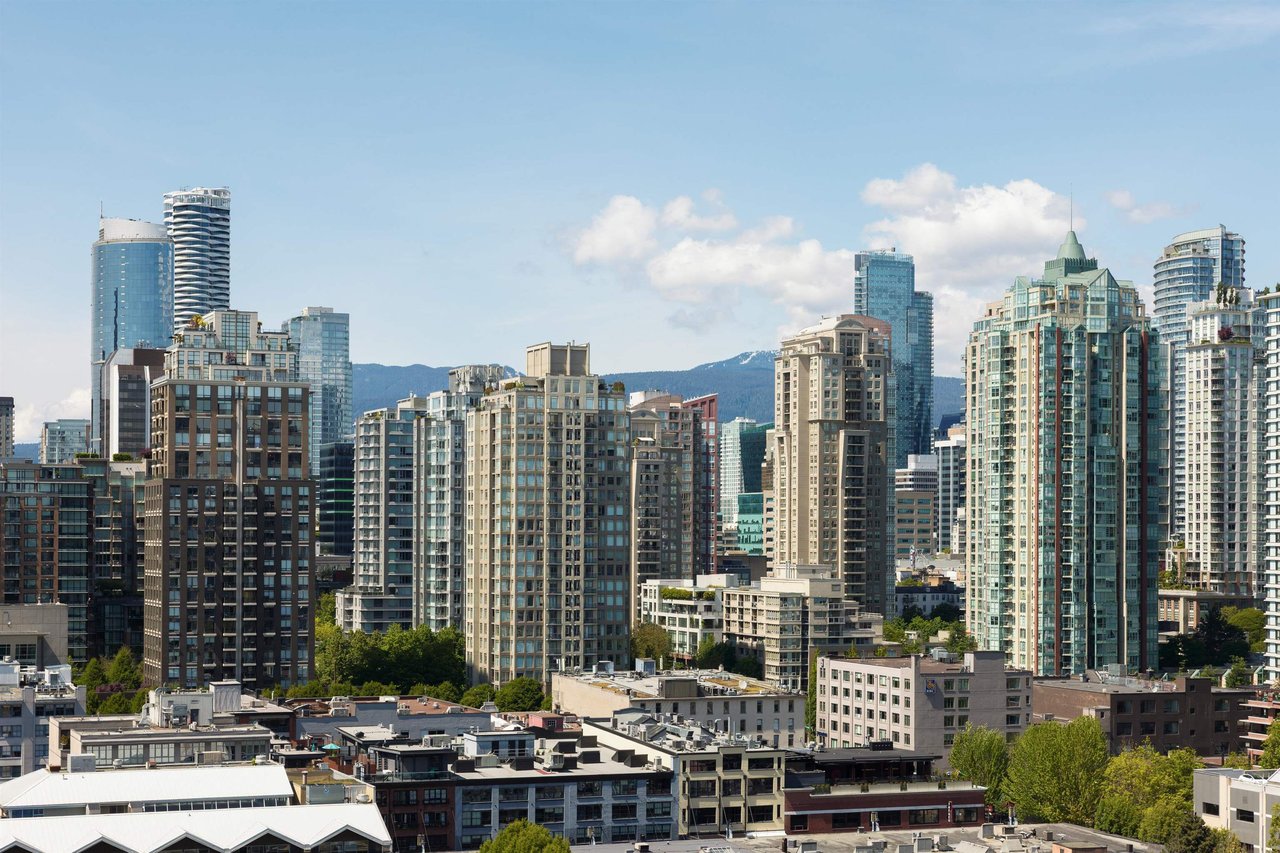 2106-1077 Marinaside Cres