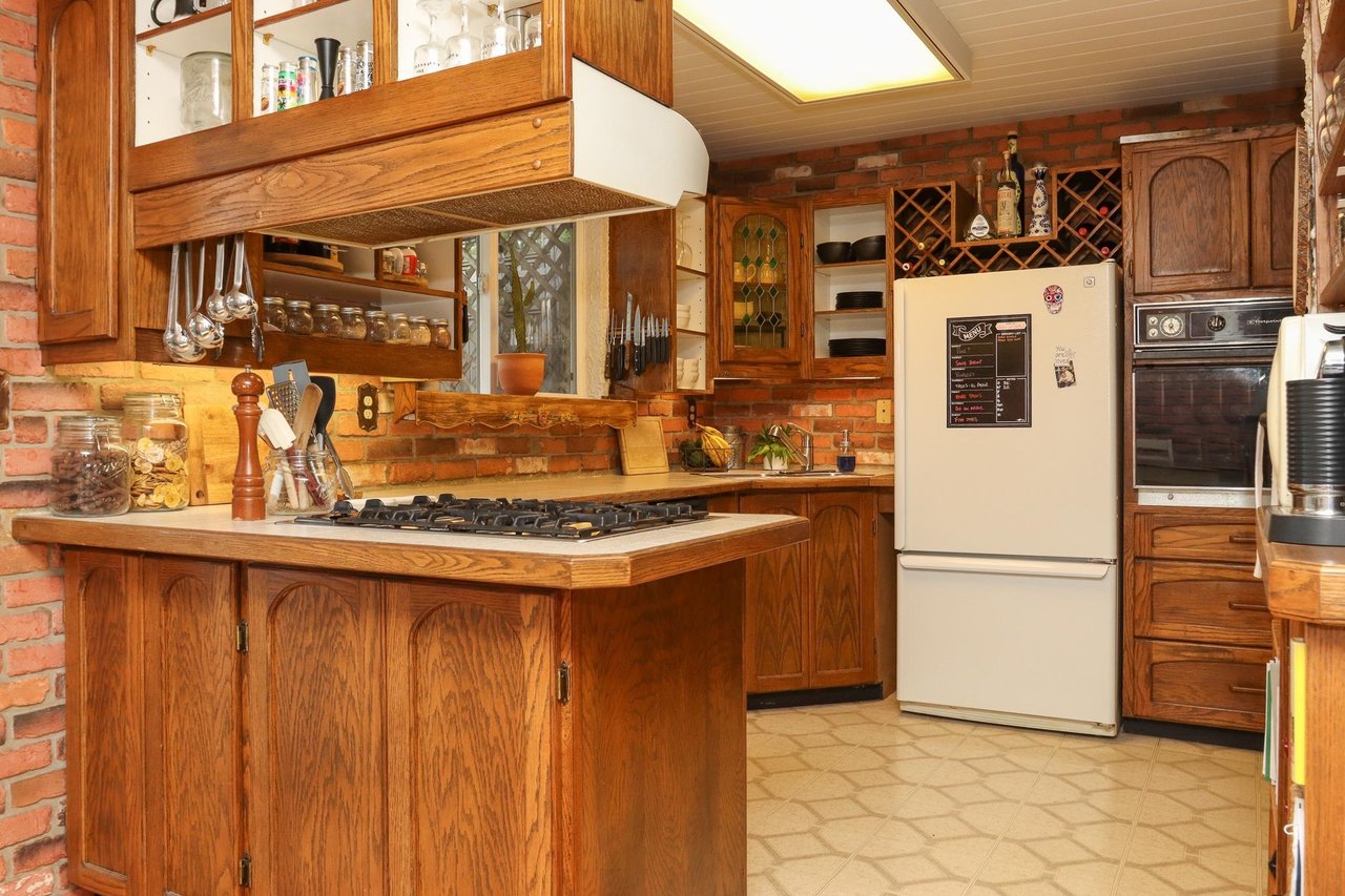 1148 Deep Cove Road, North Vancouver