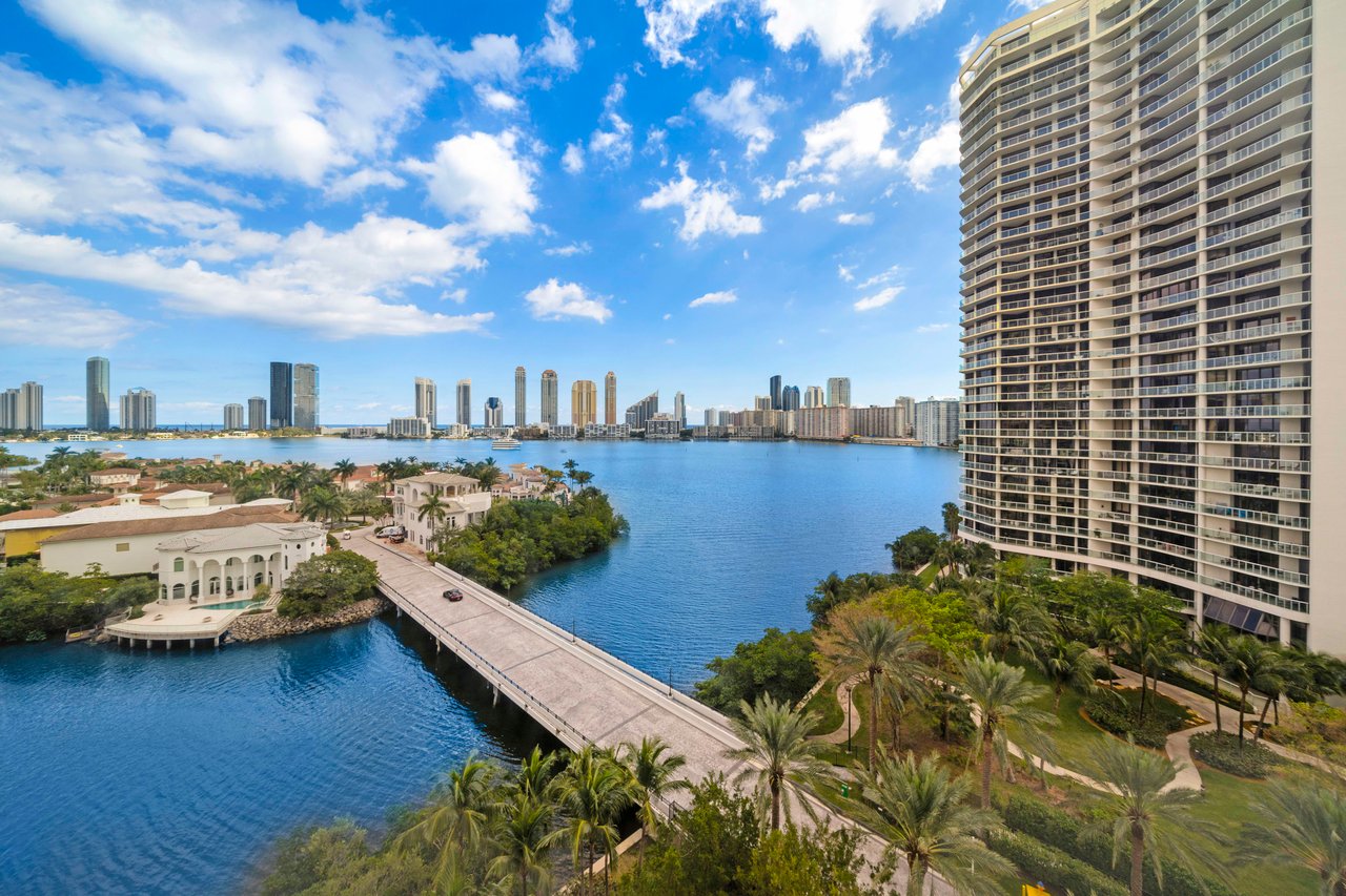 6000 Island Blvd Unit: 1007