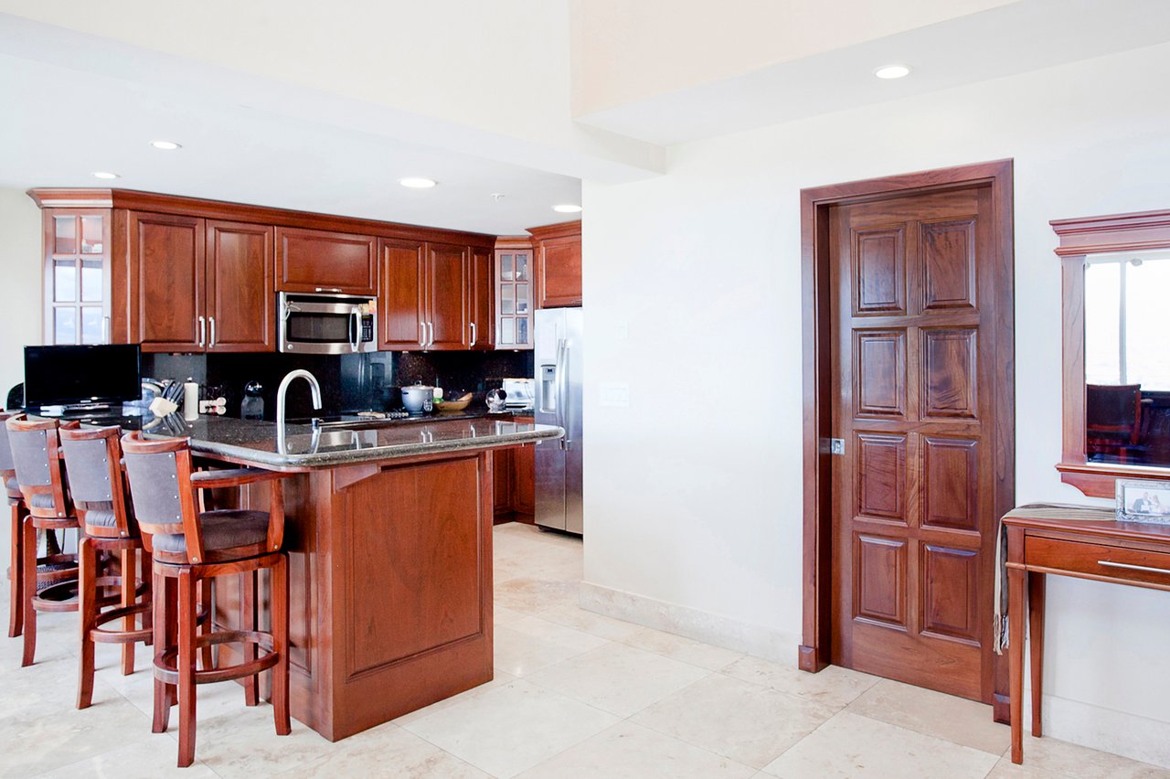 Custom Remodeled Jacuzzi Penthouse, Sabana and Rohrmoser, San Jose