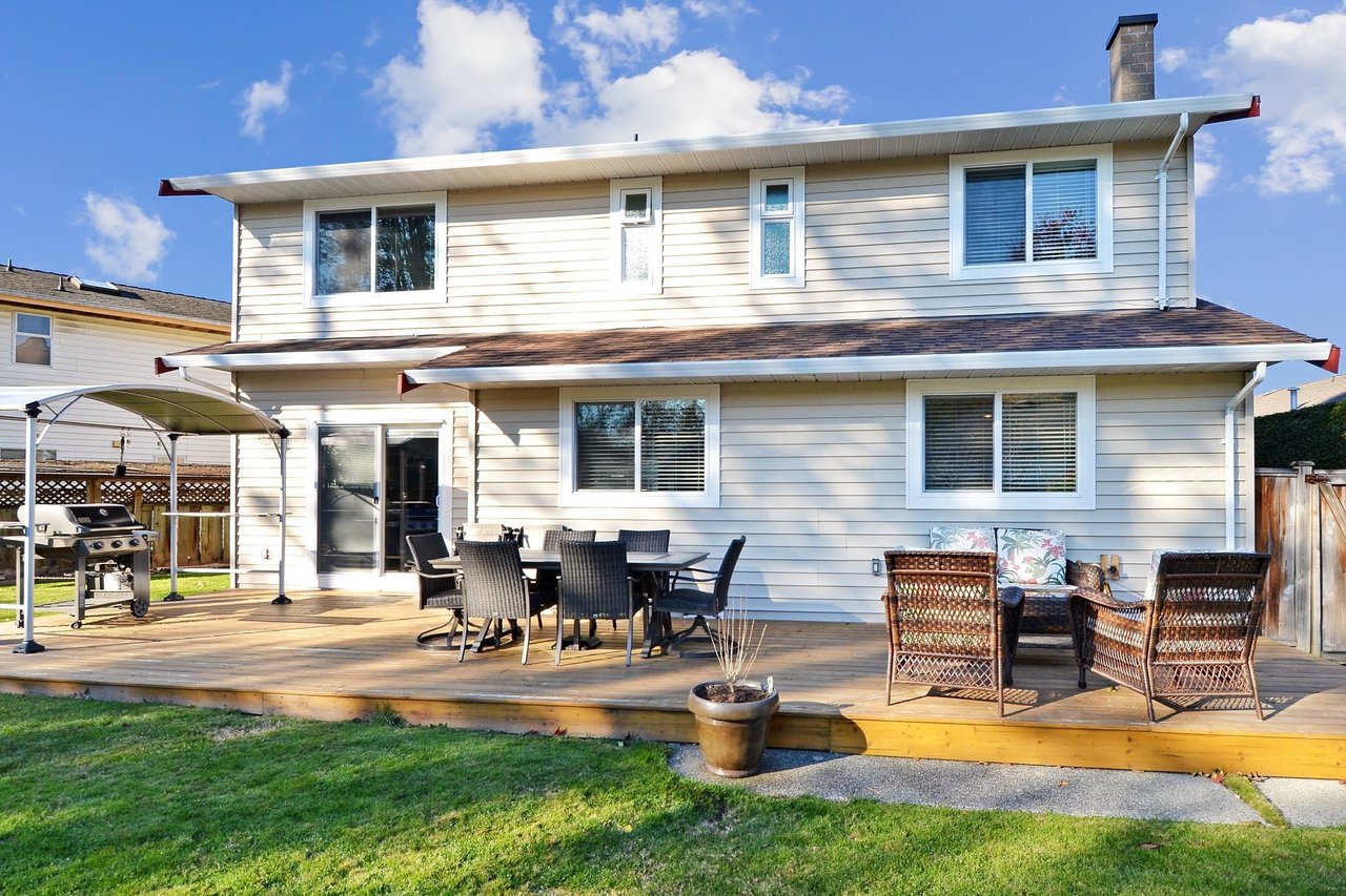 23003 Apple Grove