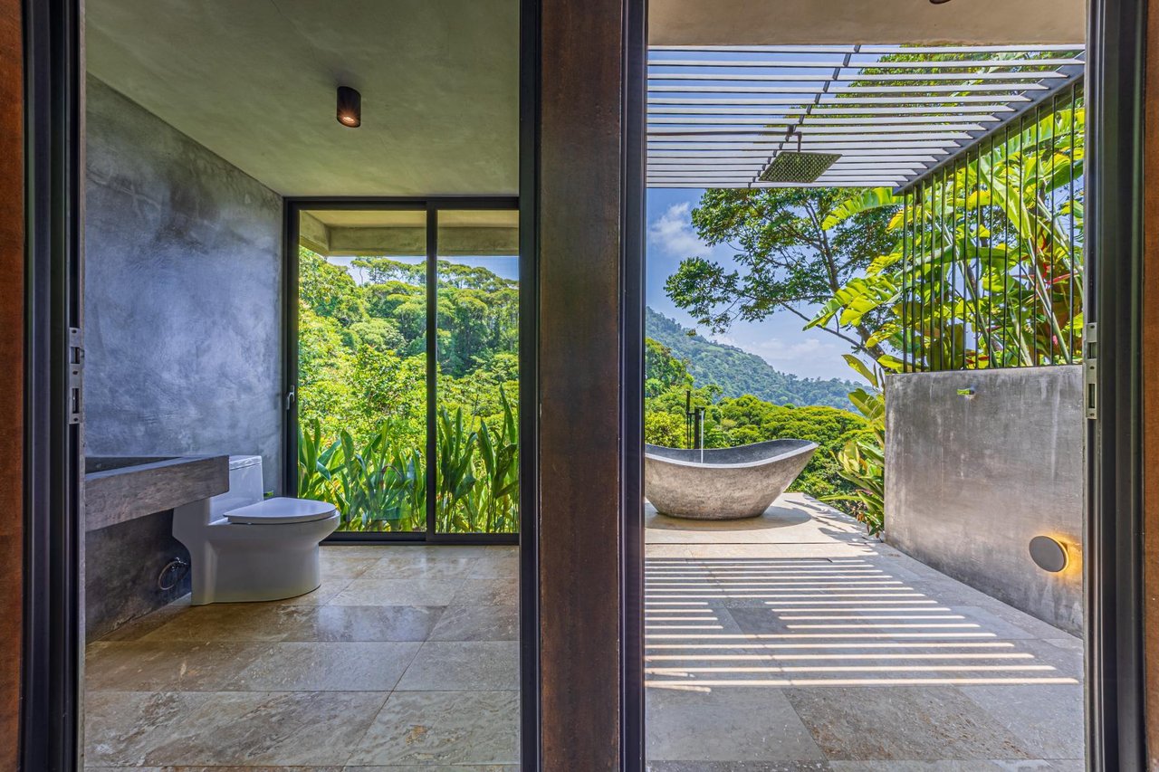 Architectural Whale Tail Villa, Dominical, Puntarenas