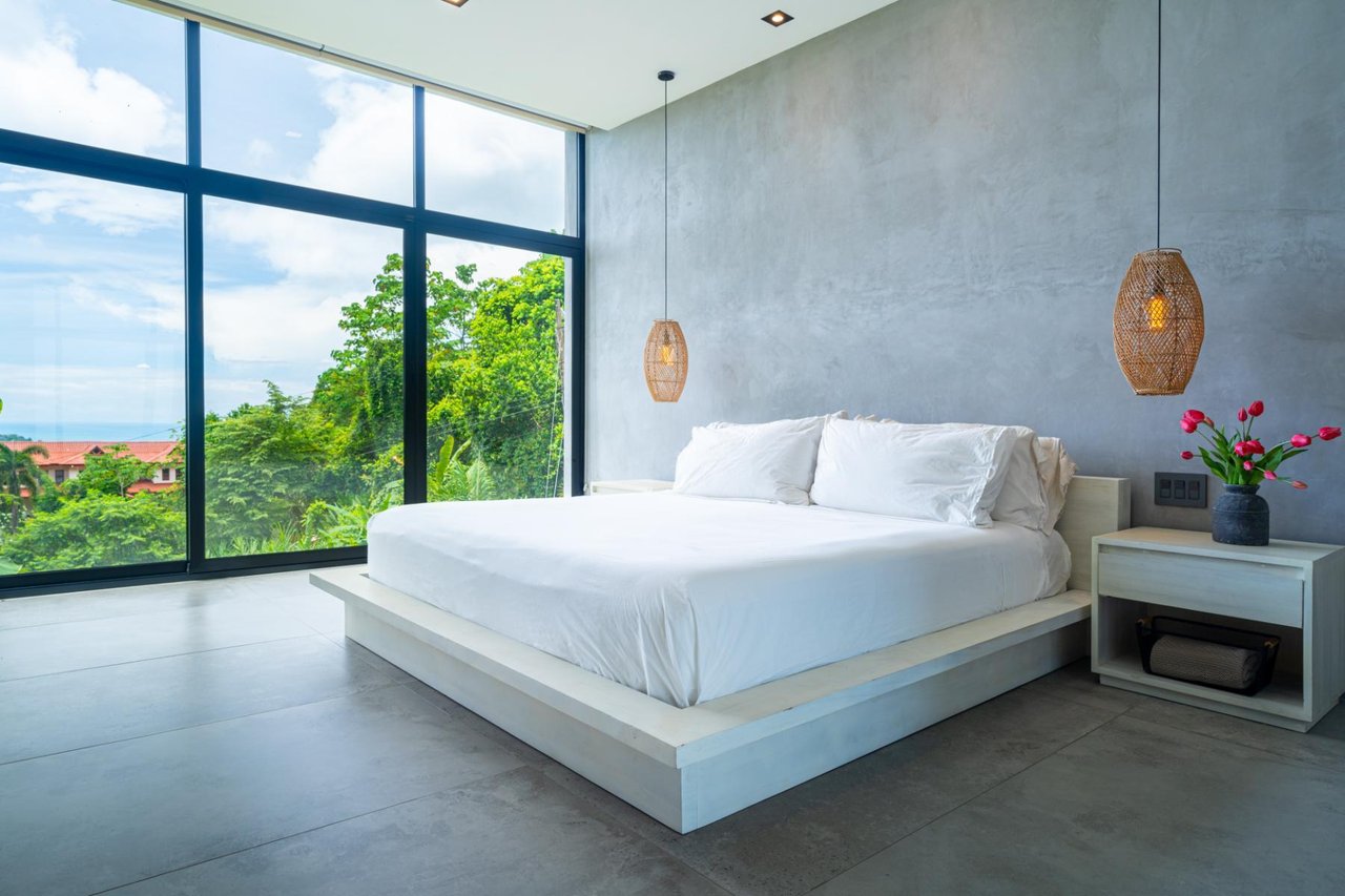 Solar Powered Ocean View Residence, Ojochal, Puntarenas