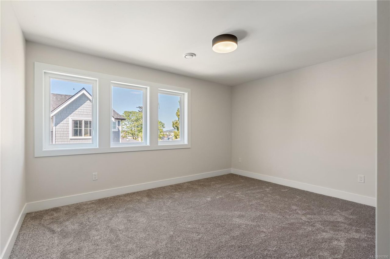 2-910 Old Esquimalt Rd