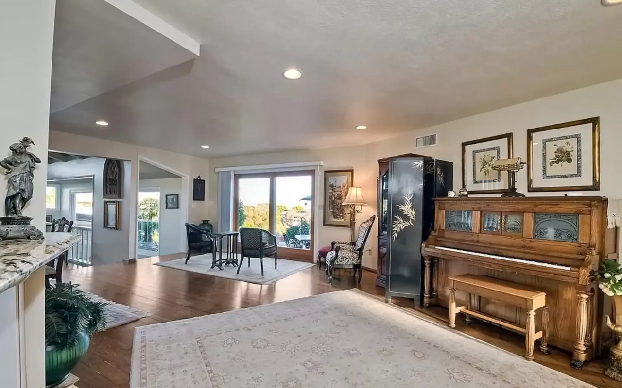 5941 La Jolla Mesa Dr