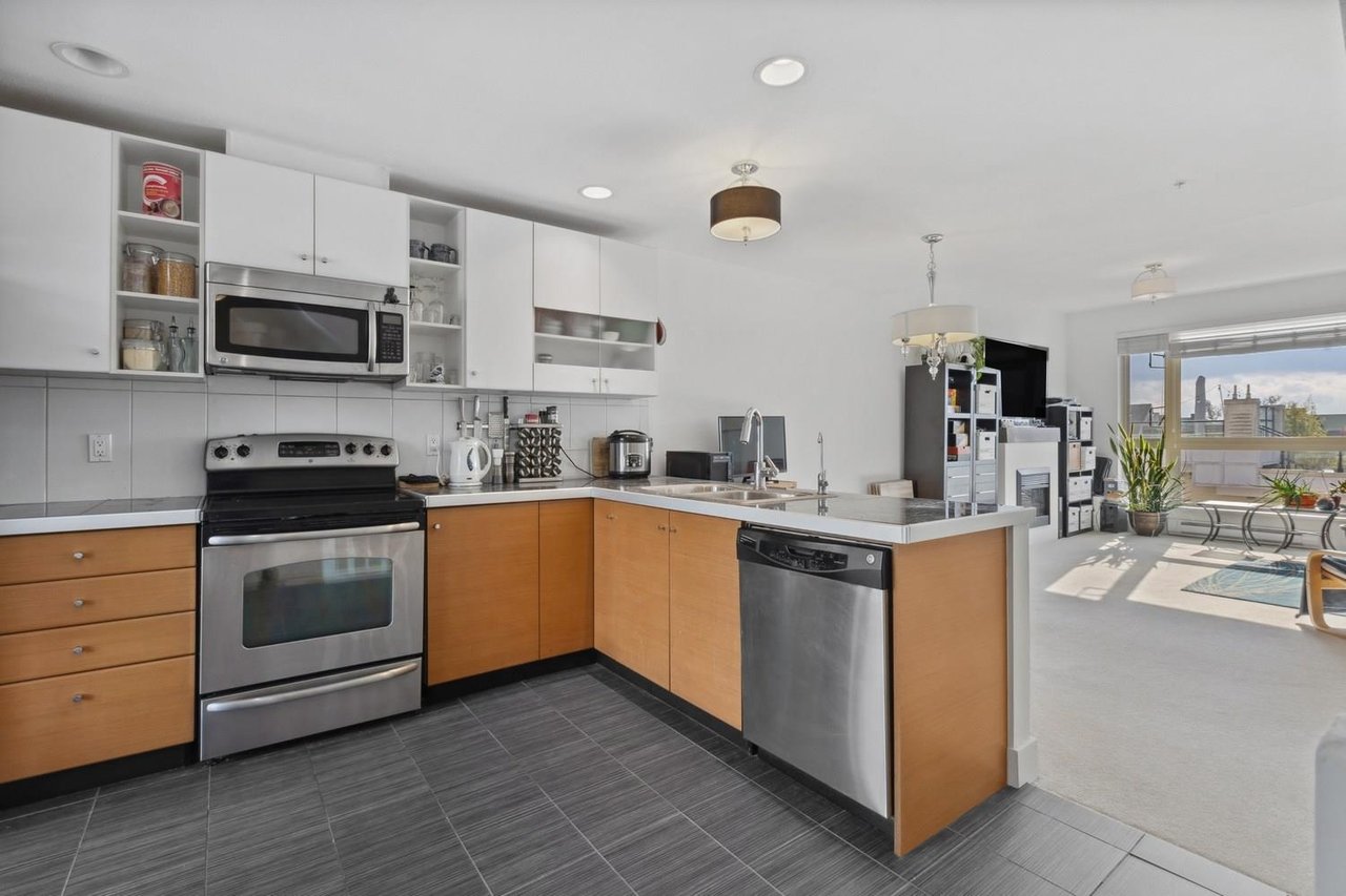 42-728 W 14th St