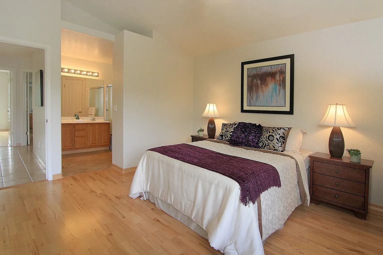 905 Coast Range Dr