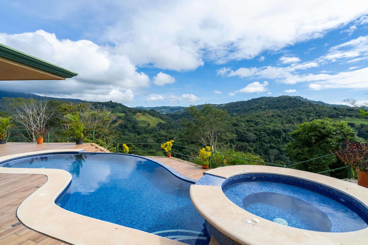 Country Club feel Oasis surrounded by Mountains