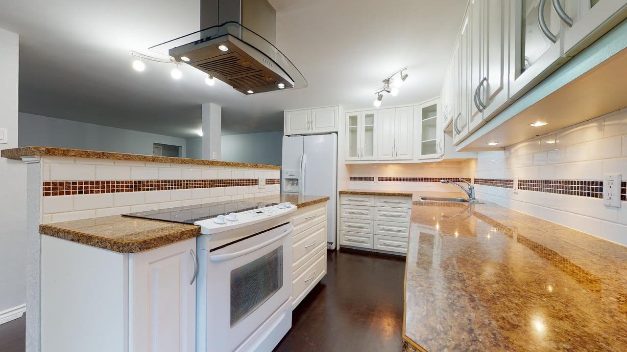 230-1830 Mamquam Rd