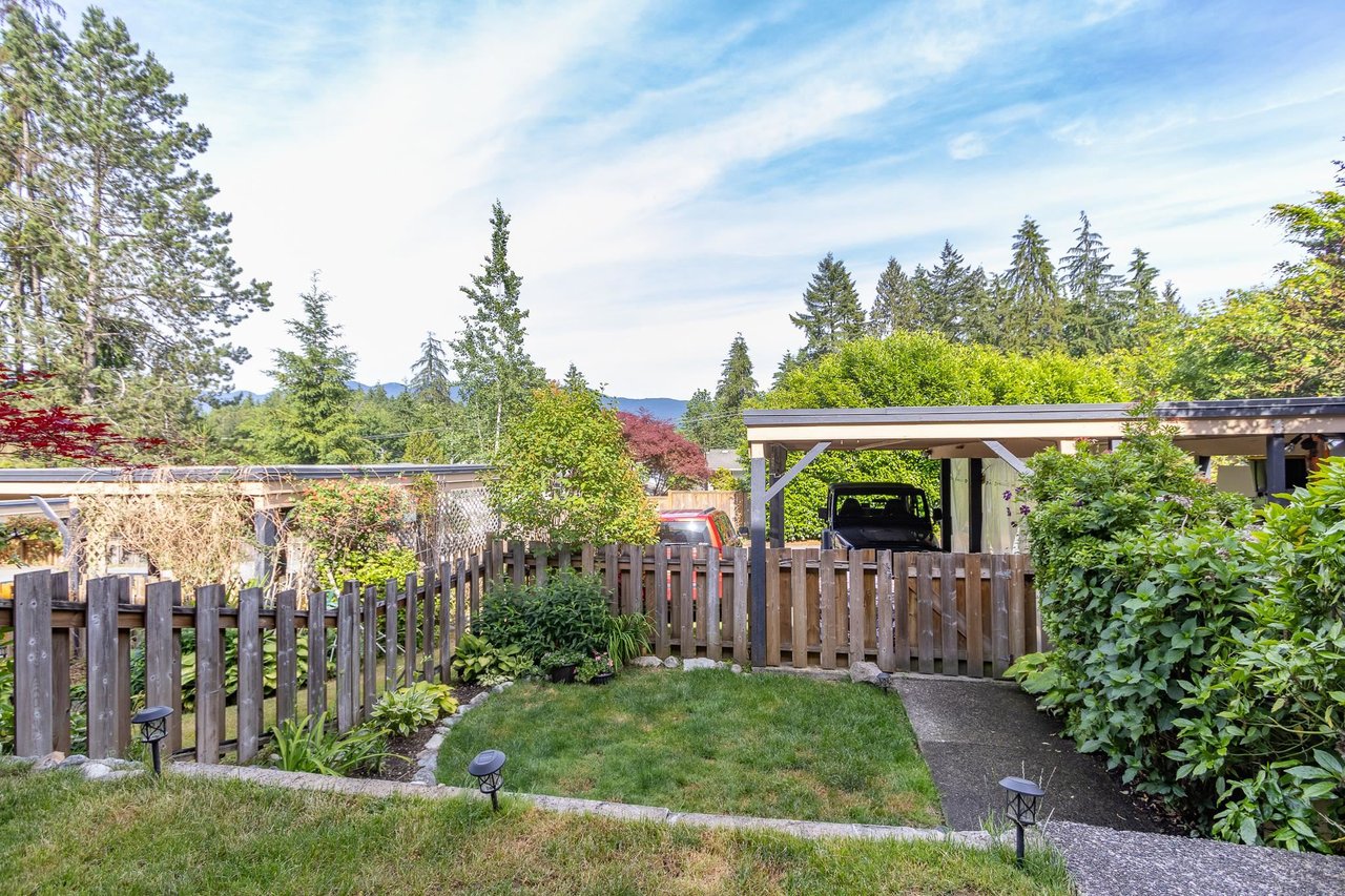 1148 Deep Cove Road, North Vancouver